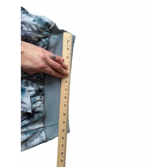 Lululemon Speed Up Low Rise Athletic Shorts 2.5"  Kaleidofloral Multi Blue Cast - Picture 8 of 11